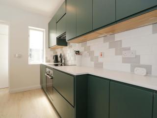 6 Newbridge Gardens - 1