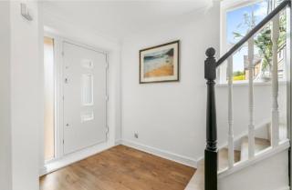 Stylish home close to the Yorkshire Dales & Leeds Airport - 2