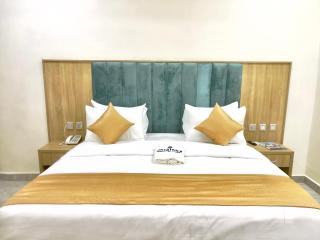Uniglobe Hotel and Apartments - 3