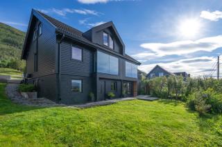 Spacious Arctic Apartment Near Tromsøs Top Sights - 9
