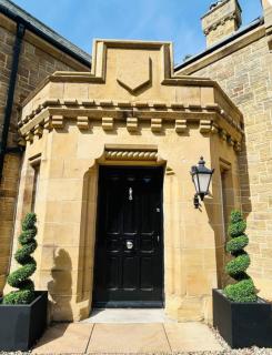 Lodge - Sleeps 18 pet friendly & free parking - 7