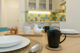 Convenient Tram Apartment with WiFi for 4-Person Stay - 6