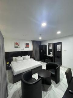 Noahs Ark Hotel & Suites - 1