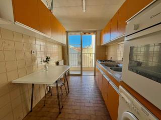 Beautiful 2 bedroom apartment Port - 5 min to beaches - 2