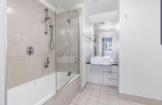 Oxford Street Apartment - 6