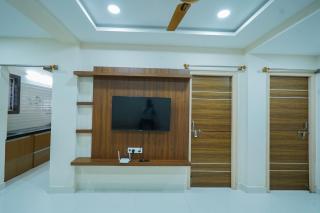 2BHK 101 in the heart of Hyd AIG, continental IKEA - 9