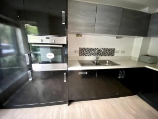 4 Bedroom House in Milton Keynes - Milton Keynes - 8