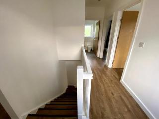4 Bedroom House in Milton Keynes - Milton Keynes - 5