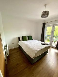 4 Bedroom House in Milton Keynes - 3