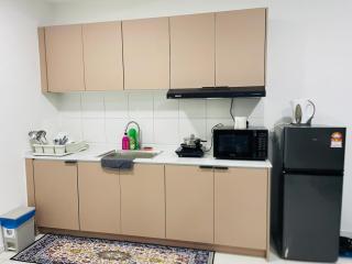 ParadiseHome1BedRoomHorizonSuitesSunsuriaCitySepangKLIAWilFiNetflixFreeparking - 7