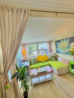 E-PaG Island Getaway Steps to Beach - Queen Bed -2 bikes - 8