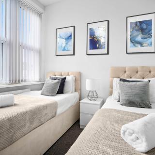Modern Two Bedroom Apartment - West Brom - Fast WiFi - Parking - Sleeps 3 WBB - 3