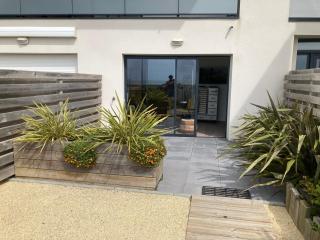 Studio neuf déco vintage face mer,terrasse ,jardin,wifi,parking sous-sol - 2