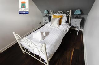 Spacious 5 Family Rooms House By Shropshire Escapes Short Lets & Serviced Accommodation Shrewsbury With Free WiFi - 7