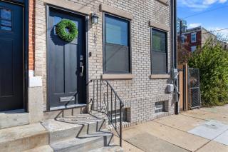 Welcome to The Lux Collective a Spacious 5-Bedroom House close to Stadiums, Universities, Center City & more! - 9