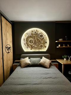 Moonlight Downtown Apartment - 4