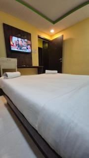 Hotel Avone Near T2 International Airport Mumbai - 4