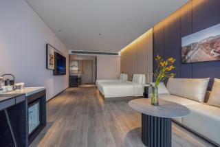 Atour Hotel Shantou Chenghai Guosheng Center - 1