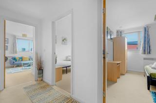 Stylish 2BED 2BATH Apartment- Sleeps 6, Free Parking, Neflix, Disney - 6