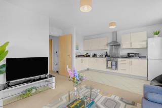 Stylish 2BED 2BATH Apartment- Sleeps 6, Free Parking, Neflix, Disney - 8