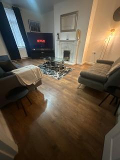 Modern Minimalist Spacious 3br Blyth Home - 0