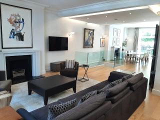Luxury apartments in Mayfair, Garden view - 9