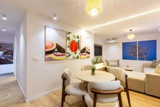 Dhermi's Icon Big 1BR Ap 1 - 2