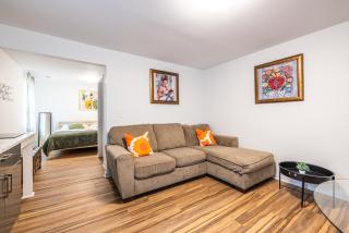 Charming Apartment Mins To Airport & Downtown - 4