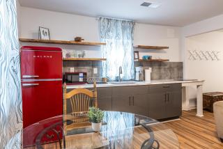 Charming Apartment Mins To Airport & Downtown - 6