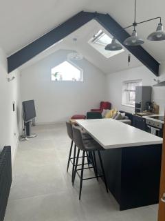 Modern Seaside Cottage - Sleeps 5 - 9