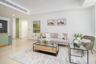 StayShort - Al Barsha Apartment Sleeps 2 with Pool! - 5