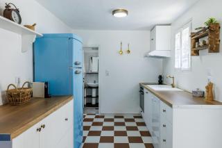 The Blue Cottage - 3