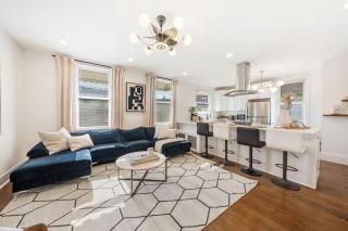 Cozy Jersey City Retreat with Mins to Manhattan plus WiFi and Workspace - 9