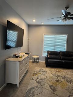 Quaint 3br 2ba townhome less than 10mins to the Atlanta Airport - 0