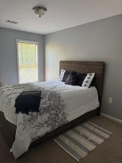 Quaint 3br 2ba townhome less than 10mins to the Atlanta Airport - 3