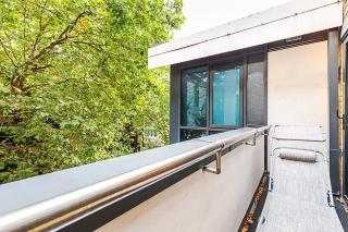 Chiswick Studio Retreat with Private Balcony - 2