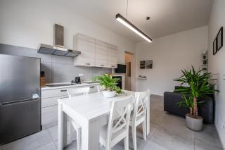 Tosa Apartment - Free WiFi, Air Conditioning & Private Parking - 4