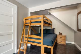 Downtown Cozy Home Base - Purple Sage 5 - 3