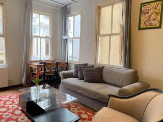 Authentic Beyoğlu Flat 2BR w Brick Walls Vint - 2