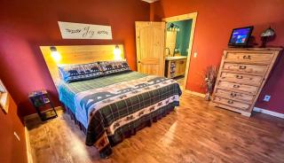 Whispering Pines Retreat - 9