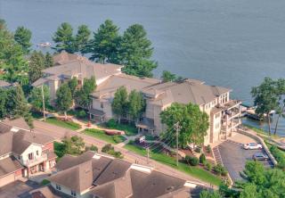 Luxury Lakefront Condo in Wisconsin Dells - 4
