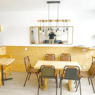 Top floor of Lauzières residence at foot of slopes - 1