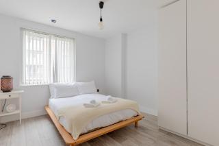 Spacious 2BD Flat By Docklands Canary Wharf - 7