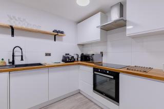 Spacious 2BD Flat By Docklands Canary Wharf - 8