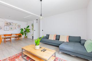 Spacious 2BD Flat By Docklands Canary Wharf - 0