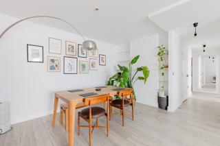 Spacious 2BD Flat By Docklands Canary Wharf - 1
