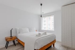 Spacious 2BD Flat By Docklands Canary Wharf - 9