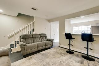 4 Mi to IAH Suburban Houston Townhome - 5