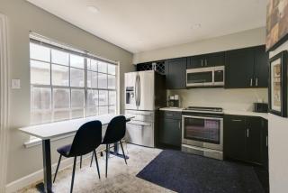 4 Mi to IAH Suburban Houston Townhome - 3