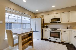 Near Airport and Interstate Houston Area Townhome - 3